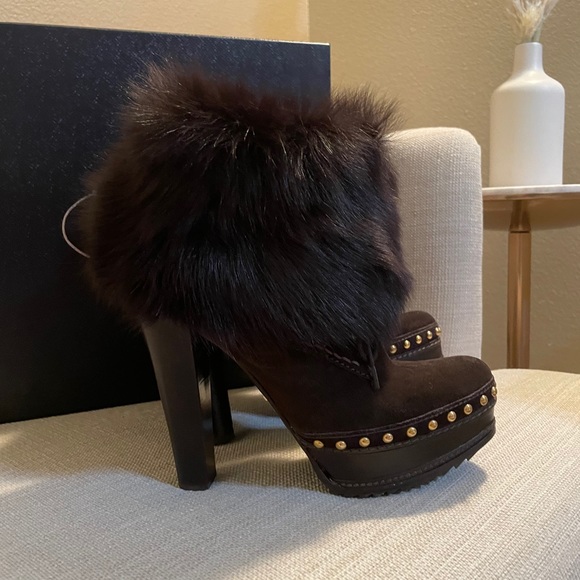 Prada boots (fur lined) - Picture 1 of 4